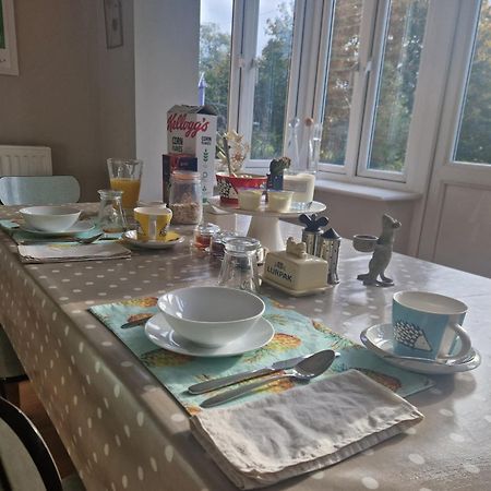 Bed and Breakfast Walton Crescent Уинфорд Экстерьер фото