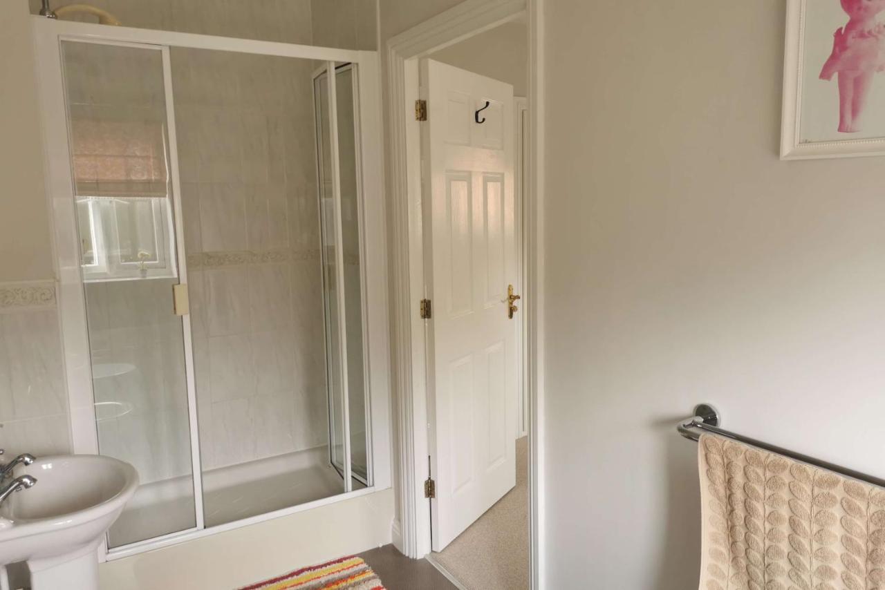 Bed and Breakfast Walton Crescent Уинфорд Экстерьер фото