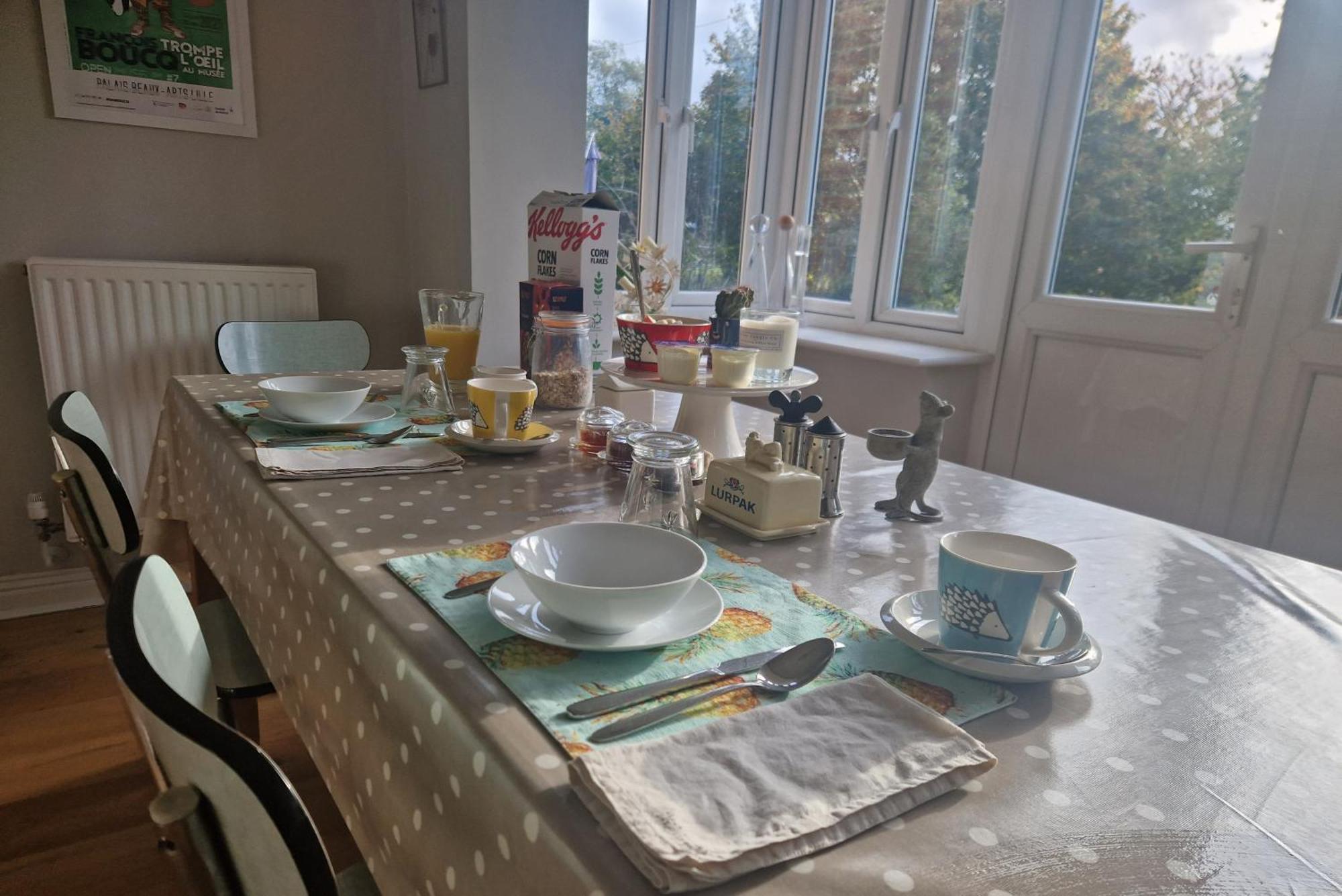 Bed and Breakfast Walton Crescent Уинфорд Экстерьер фото