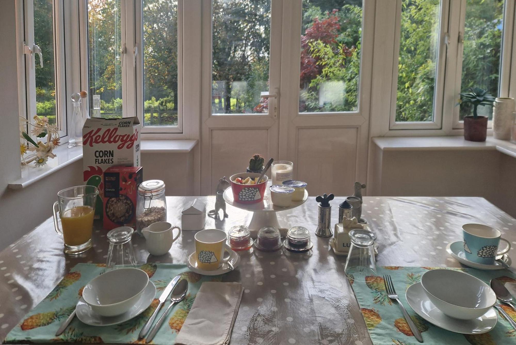 Bed and Breakfast Walton Crescent Уинфорд Экстерьер фото